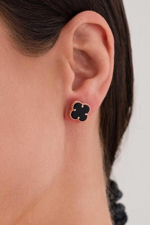 Yonca Şans Çiçeği Şık Ve Zarif Tasarım Siyah Oniks Renk Taş Altın Kaplama Gold Çivi Küpeler