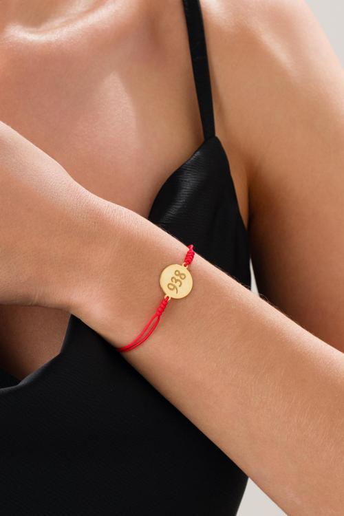 938 Sayı Aşk Tutku Şans İthal Kırmızı İp Lazer Plaka 14 Ayar Altın Kaplama 925 Ayar Gümüş Bileklik