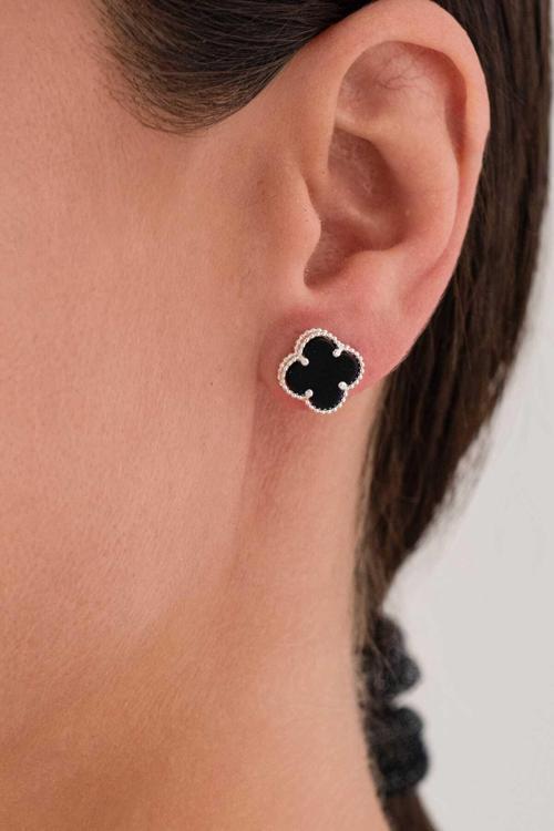 Yonca Şans Çiçeği Şık Ve Zarif Tasarım Siyah Oniks Renk Taş Altın Kaplama Gold Çivi Küpeler