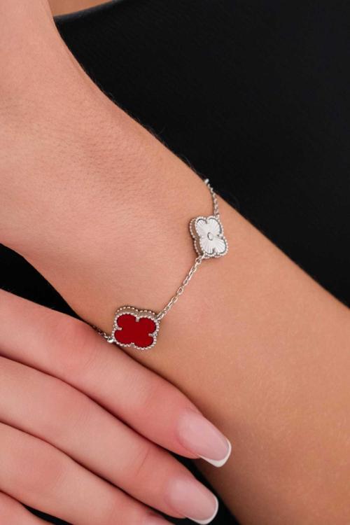 Yonca Şans Model 3 Motifli Kırmızı Renk Taşlı Ve Lazer Kalemli Rodaj Kaplama Tasarım Gümüş Bileklik