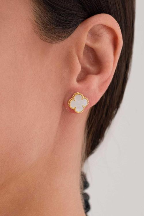 Yonca Şans Model Beyaz Sedef Taşlı (10Mm) Tasarım Altın Kaplama Çivi Model Küpeler