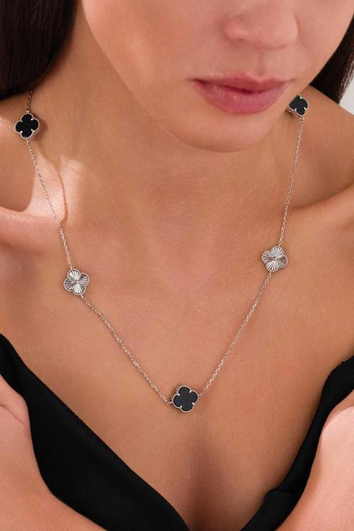 Yonca Şans Model 5 Yoncalı Siyah Renk Taşlı Ve Lazer Kalemli Kolyeler