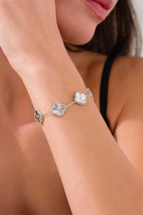 Yonca Şans Model 5 Motif Lazer İşlemeli Zarif Ve Özel Tasarım Altın Kaplama 925 Ayar Gümüş Bileklik