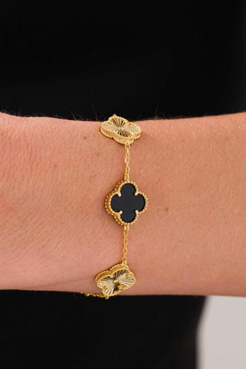 Şans Yonca Model 5 Model Siyah Renk Taşlı Ve Lazer Kalemli Zarif Ve Şık Tasarım Gümüş Bileklik