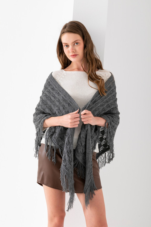 Ajurlu Püsküllü Kadın Üçgen Şal - Yumuşak Ve Şık Dokulu Omuz Atkısı | El Örgüsü Görünümlü