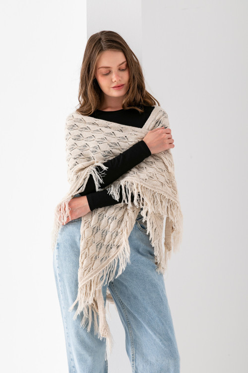 Ajurlu Püsküllü Kadın Üçgen Şal - Yumuşak Ve Şık Dokulu Omuz Atkısı | El Örgüsü Görünümlü