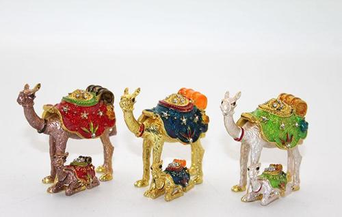 Swarovski Yavrulu Deve Model 1