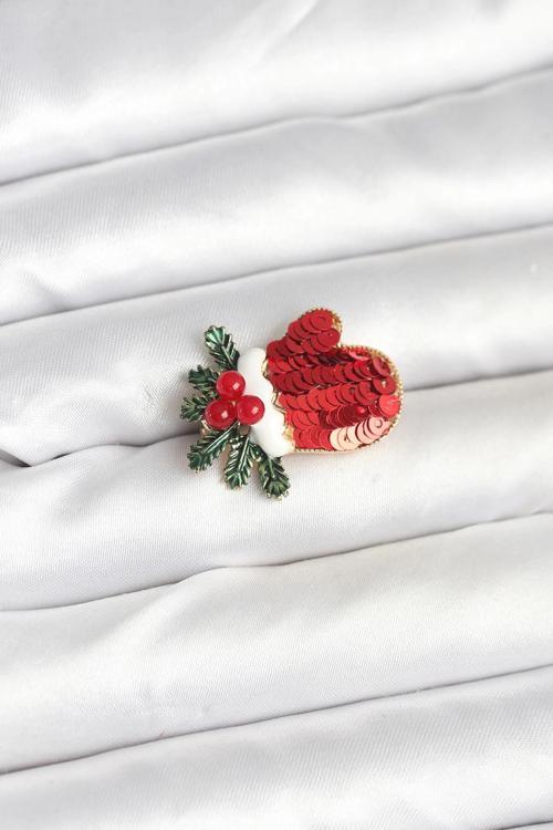 Kırmızı Model Yılbaşı Temalı Broş