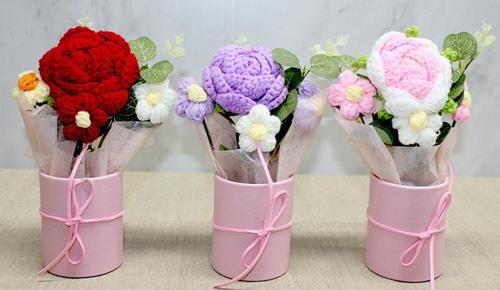 Büro Ev Ofis Dekoru için El Örgüsü Yapım Saksıda Gül Buketi