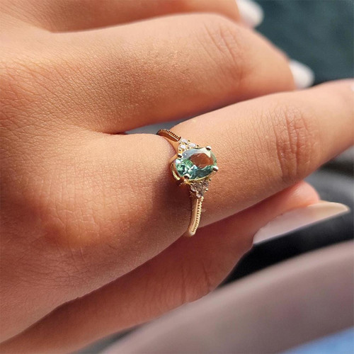 Tria Altın Yüzük - 14 Ayar Altın 1.05 Karat Tria Oval Topaz Taşlı Evlilik Teklifi Yüzüğü