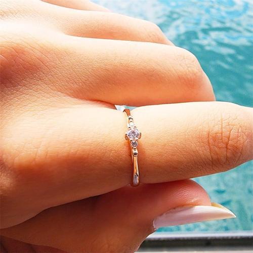 Gümüş Yüzük - 0.30 Karat Tria Pırlanta Montörü Swarovski Taşlı 925 Ayar Gümüş Evlilik Teklifi Yüzüğü