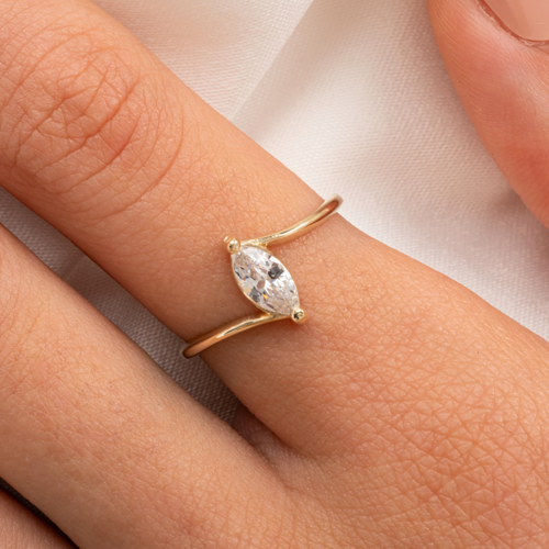 Gümüş Yüzük - 0.60Karat Mekik Swarovski Taşlı Pırlanta Montörü 925 Ayar Gümüş Evlilik Teklifi Yüzüğü