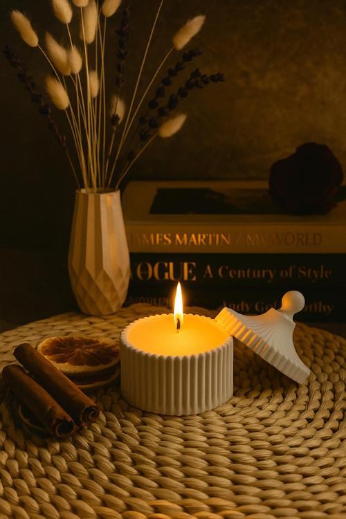 Minimalist Tasarım Mumluk & Uzun Ömürlü Okyanus Kokulu Mum