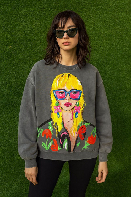 Kadın Figürlü Basıc Yıkamalı Kumaş Sweatshirt