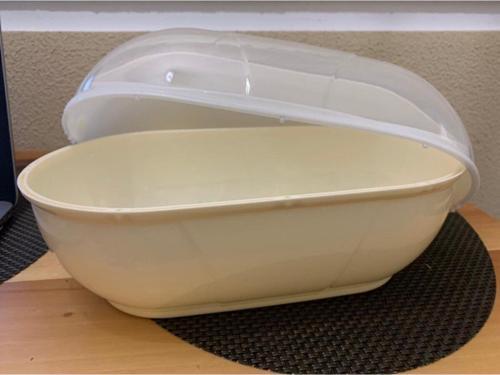 Ekmeklik Tezgah Üstü Kapaklı Plastik Tozdan Koruyucu Steril Hijyenik Saklama Kutusu Açık Sarı
