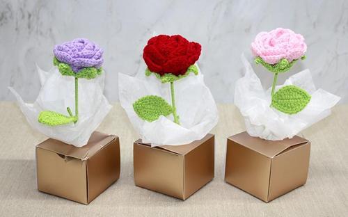 Kutulu Tekli El Örgüsü Gül Kutulu