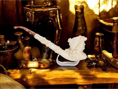 Venüs'ün Zarafeti - El Oyması Lületaşı Pipo