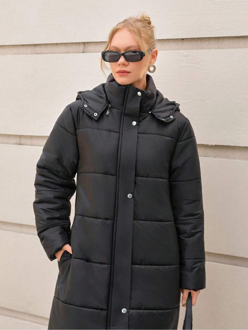 Siyah Renk Kapüşonlu Kadın Mont