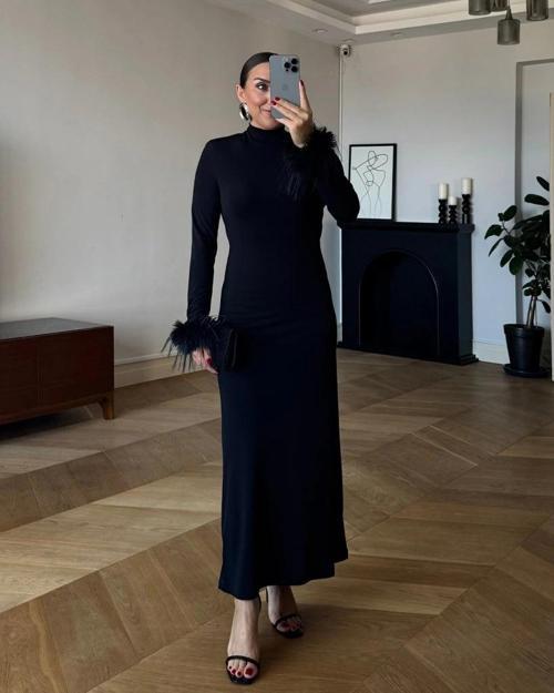 MDB Kadın Uzun Kollu Balıkçı Yaka Kol Ağzı Tüy Detaylı Uzun Krep Elbise