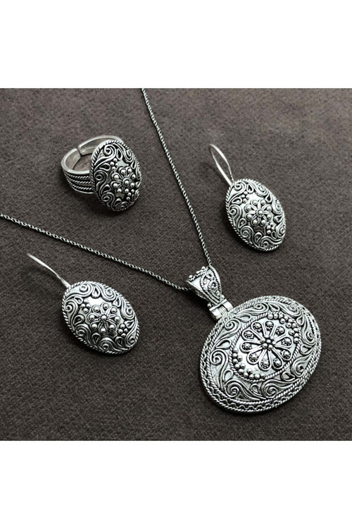 Oval Model Işlemeli Gümüş Hasır Üçlü Set 201013512