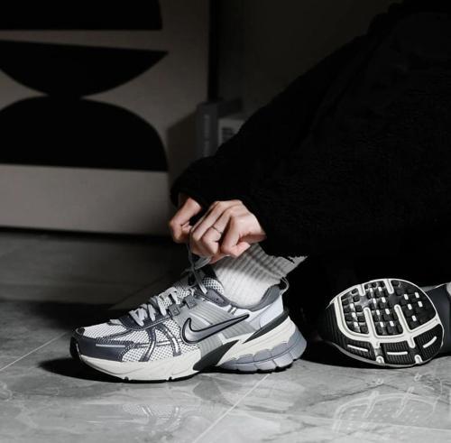 V2K Run ‘Pure Platinum Wolf Grey’ -SPORTXOUTLET