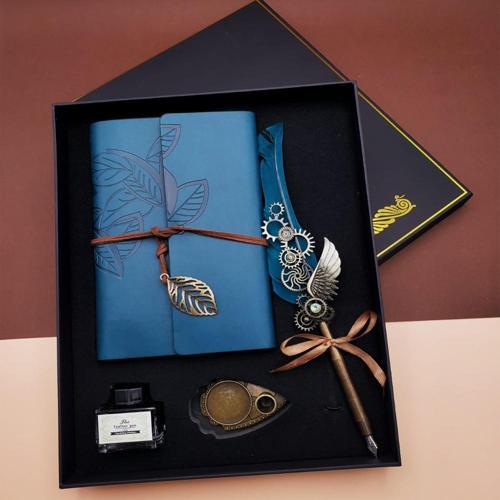 Kaligrafi Kalem Ve Vintage Tasarım Deri Defter Mavi