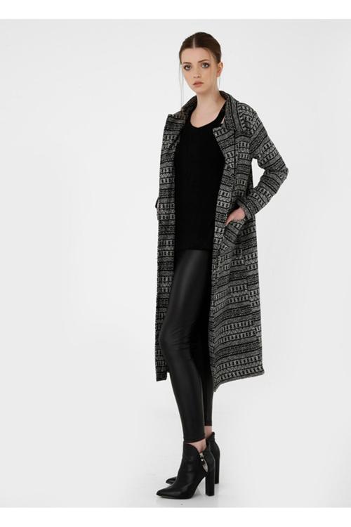 Polo Yaka Uzun Kaban Siyah Beyaz Kilim Hrk13693
Hrk13693