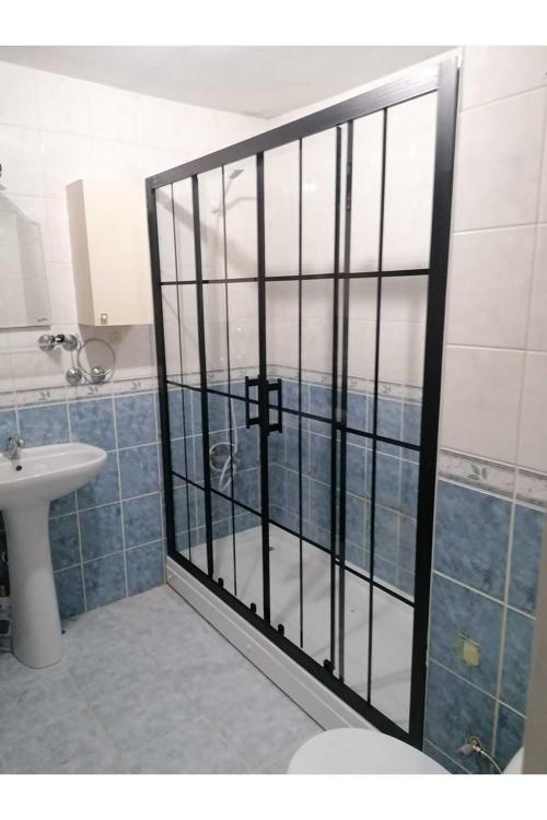 Duşakabin Ön Cephe, 5mm Siyah Artı Desenli Şeffaf Temperli Cam, Siyah Alüminyum H:190cm