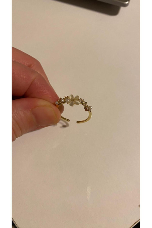 Minimal Papatya Detaylı Pirinç İncili Zirkon Taşlı Tasarım Gold Çelik Ayarlamalı