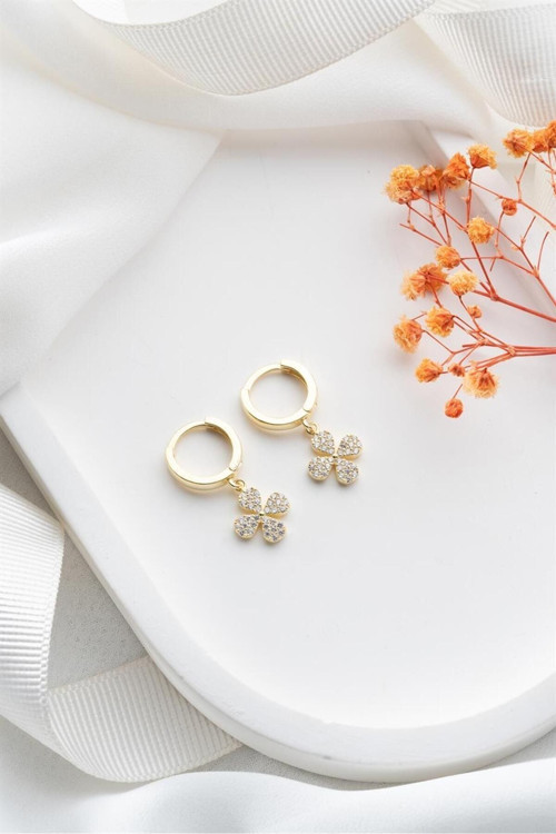 925 Ayar Gold Sallantılı Yonca Gümüş Küpe