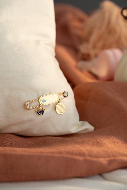 925 Ayar Gümüş Altın Kaplama Dualı Bebek İğnesi İsim Yazılabilen