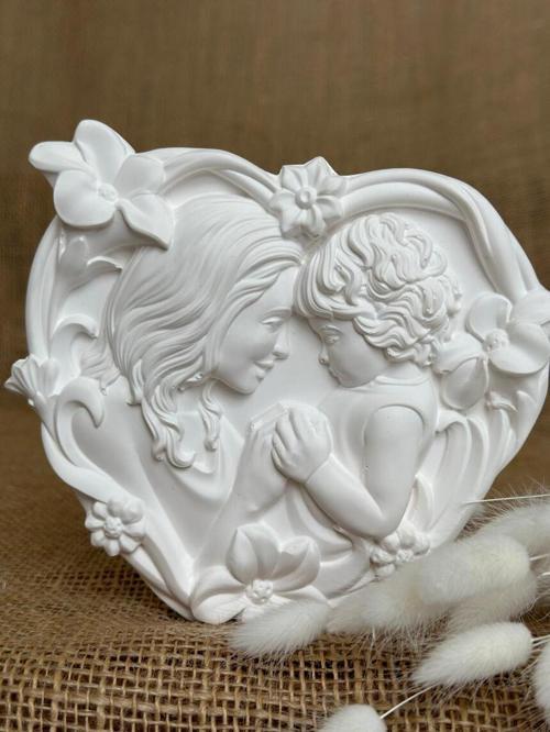 Anne ve Çocuk Sevgisi Temalı Kalp Askılı Duvar Dekoru, Beyaz Renk Yüksek Kaliteli Malzeme Dekoratif El Yapımı Duvar Dekoru, Hediyelik, Anneler Günü, Ev Dekoru, Öğretmenler Günü