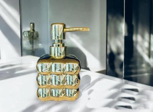 Gönül GNL 4860 Gold Seramik Sıvı Sabunluk 7x13.5 cm