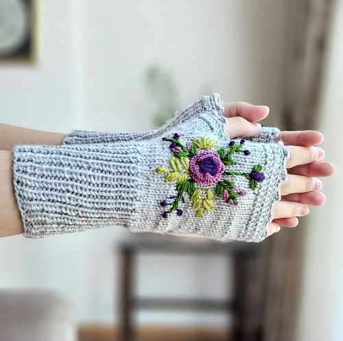 Parmaksız Çiçek İşlemeli Kadın Eldiven, El Örgüsü Eldiven , Tığ İşi Eldive