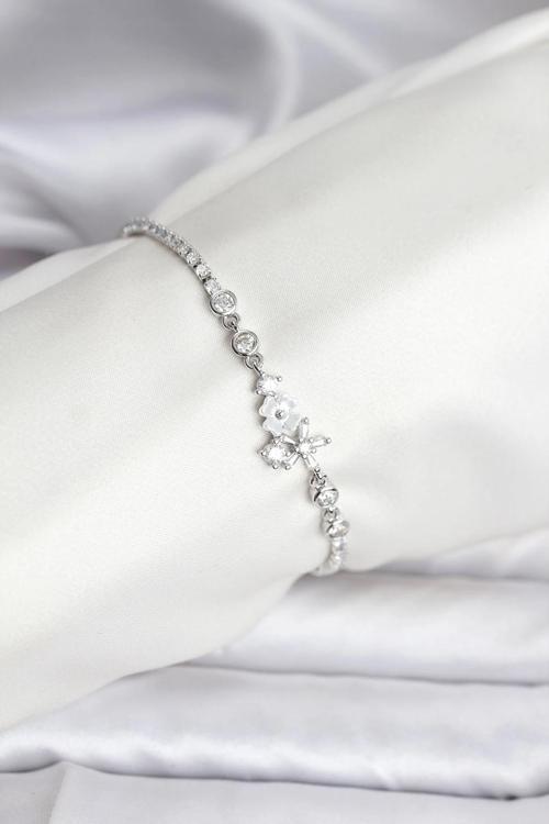 Çiçekli Model Zirkon Taşlı Gümüş Renk Su Yolu Kadın Bileklik