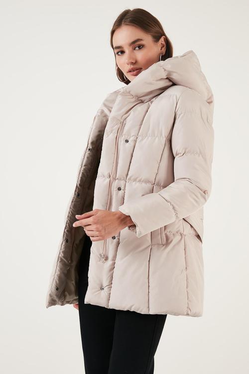 Cepli Kemerli Kapüşonlu Regular Fit Kışlık Şişme Bayan Mont 55650154 TAŞ