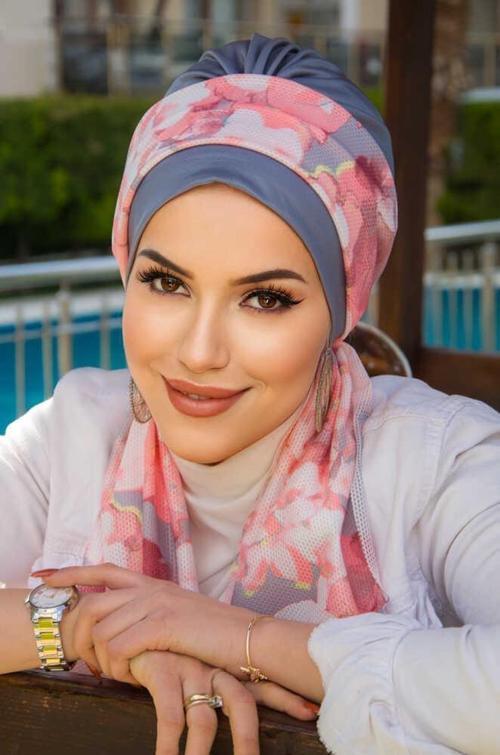 Gri Pudra Desenli Fularlı Bone