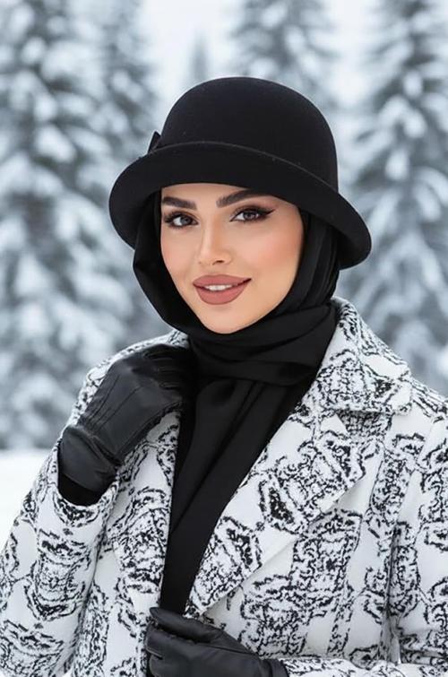 Siyah Aksesuarlı Atkılı Vintage Şapka