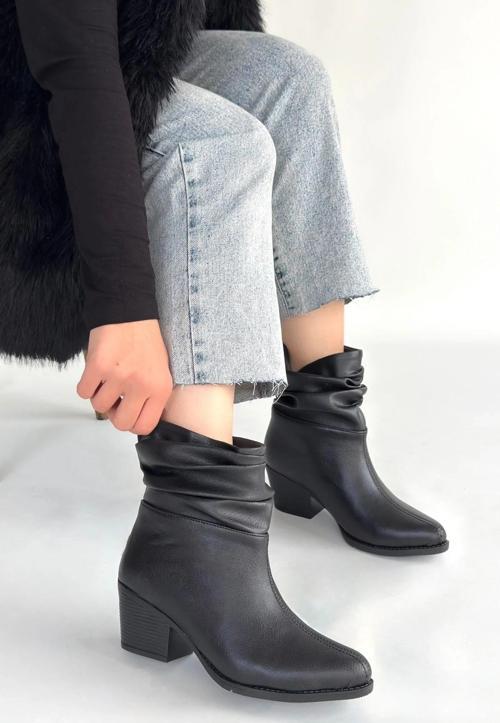 Lukana Siyah Cilt Topuklu Körüklü Bot