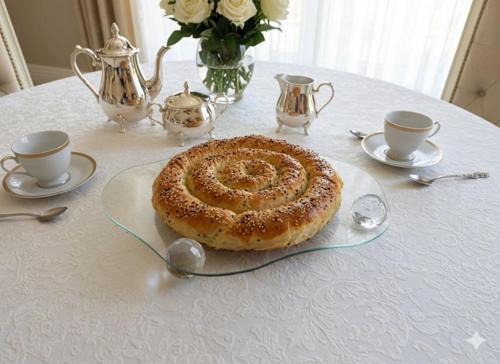 Dekoratif Cam Tepsi Kristal - Elmas Bulut Modeli Top Ayaklı Cam Sunumluk 