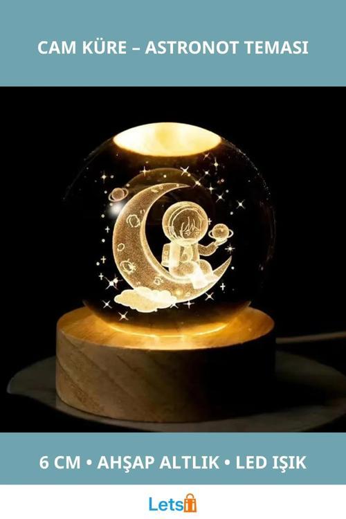 Ay Üstünde Astronot Tasarımlı Ahşap Altlıklı Işıklı Cam Küre 6cm