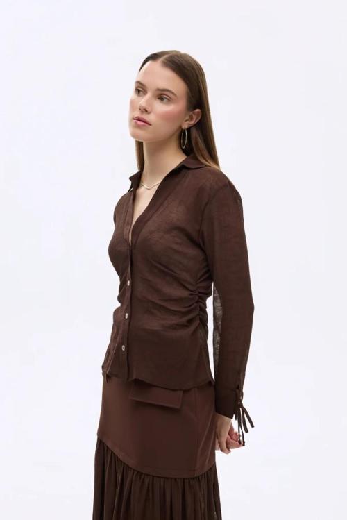 Büzgülü Bağcık Detaylı Transparan Gömlek Kahverengi