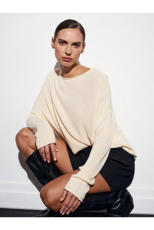 10804 Kayık Yaka Dökümlü Triko Kazak-Krem