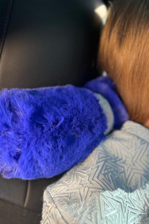 Saks Mavi Kürk Gümüş Taş Şeritli Boyun Yastığı