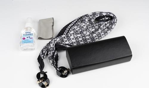 “Gözlük Bakım Seti: Gözlük Kabı, İpi, Mendili ve Losyonuyla Tam Koruma, Hediye Kutusu İçinde''