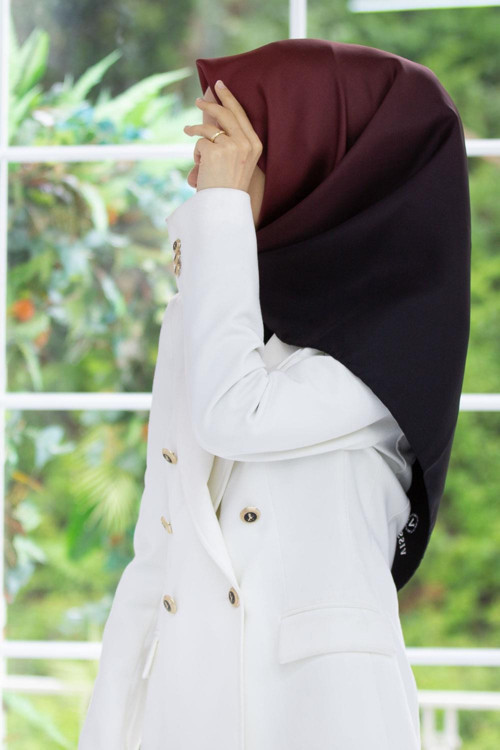 %100 Twill İpek Degrade Desenli Bordo Renkli 90x90 Eşarp Dikim Şekli : El Dikişi