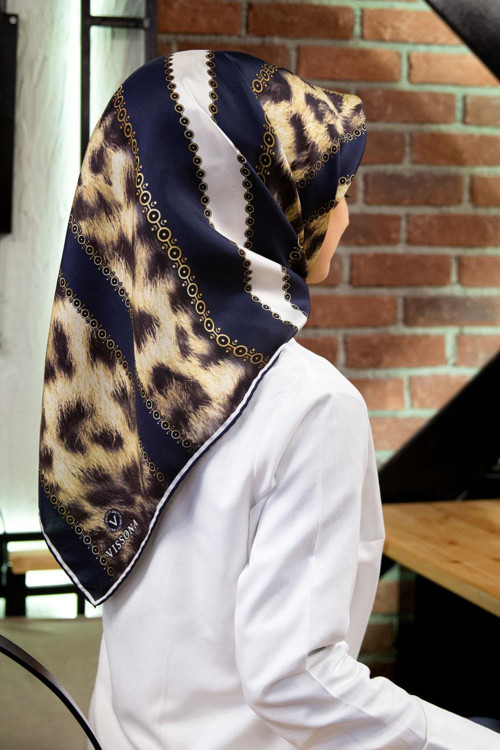 %100 Twill İpek Leopar Desenli Lacivert - Krem Renkli 90x90 Eşarp Dikim Şekli : El Dikişi