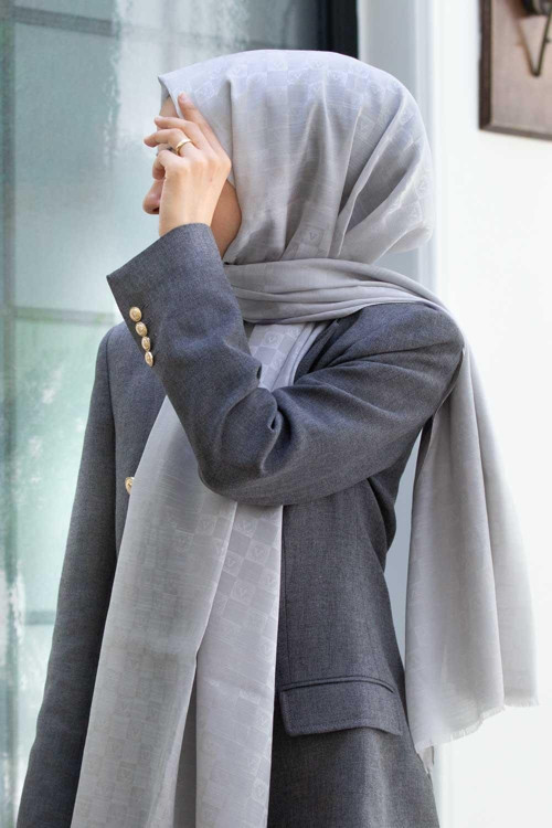 %57 İPEK %43 PAMUK MONOGRAM DESENLİ GRİ RENKLİ 70X190 ŞAL