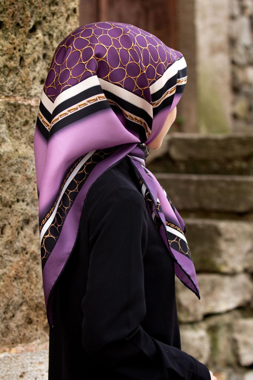 %100 Twill İpek Gold Halka Desenli Lila - Siyah Renkli 90x90 Eşarp Dikim Şekli : El Dikişi