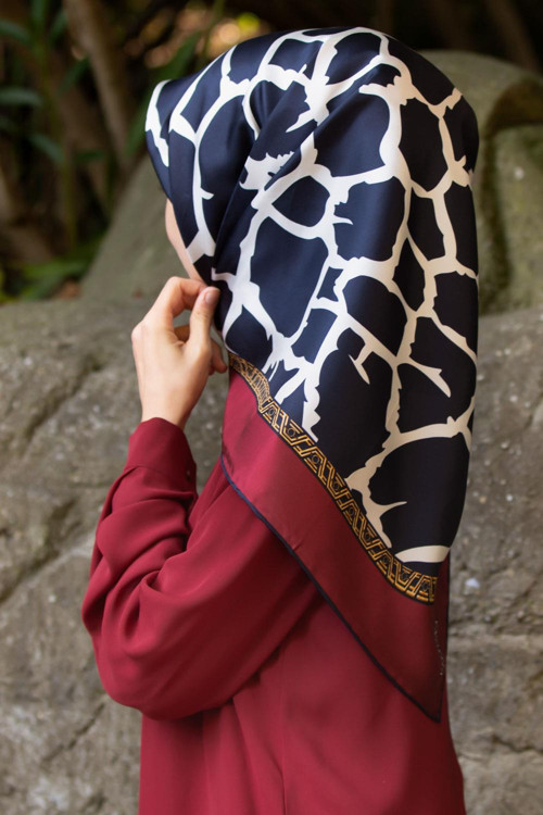 %100 Twill Taş Desenli Lacivert - Bordo Renkli 90x90 Eşarp Dikim Şekli: El Dikişi